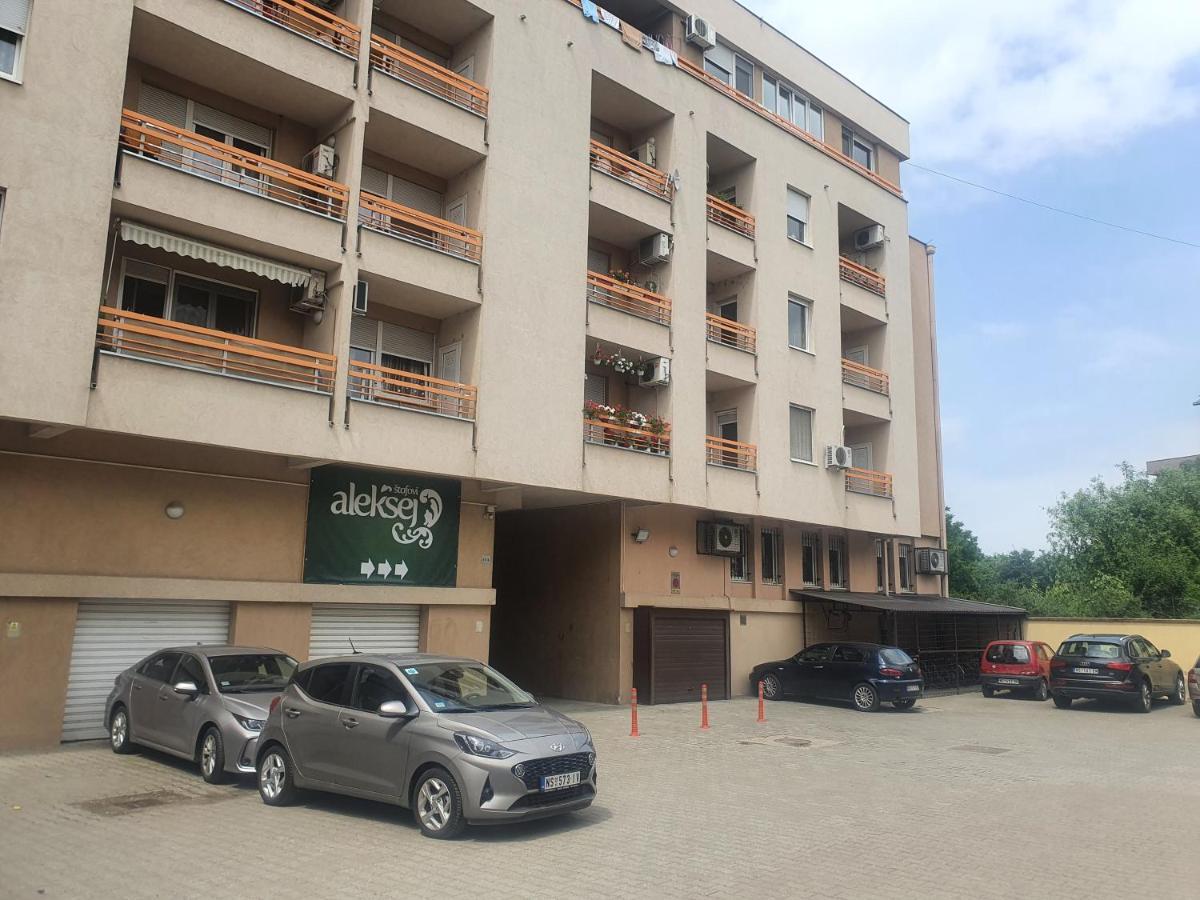 Apartman 64 - Besplatan Parking Za Goste 诺威萨 外观 照片